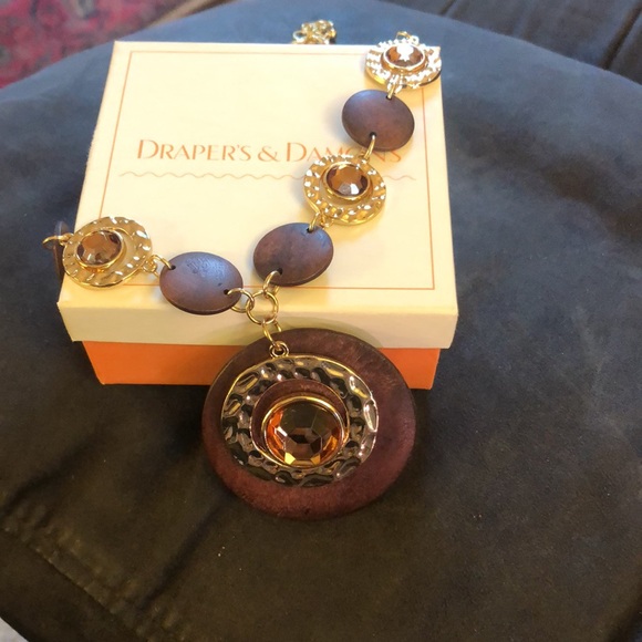 Draper’s & Damon’s Necklace - Picture 5 of 6